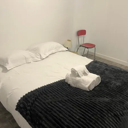 & Le Carrefour Lyonnais - Metro 5 Min Apartment