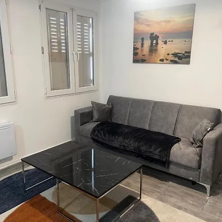 Apartment & Le Carrefour Lyonnais - Metro 5 Min