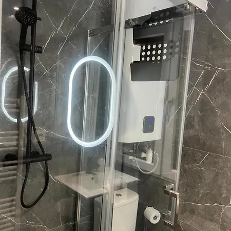 Apartment & Le Carrefour Lyonnais - Metro 5 Min