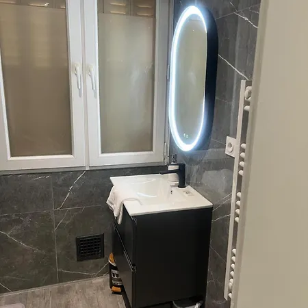 & Le Carrefour Lyonnais - Metro 5 Min *