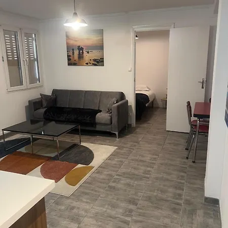 Apartment & Le Carrefour Lyonnais - Metro 5 Min
