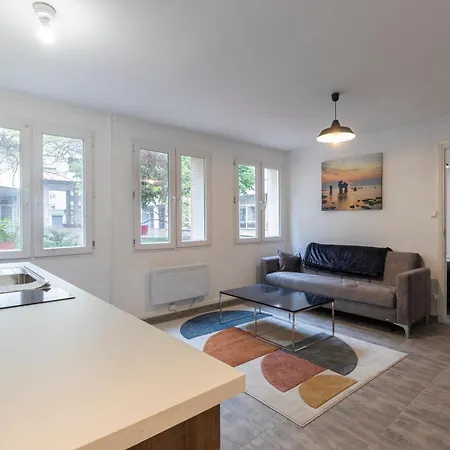 Apartment & Le Carrefour Lyonnais - Metro 5 Min *