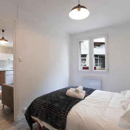 & Le Carrefour Lyonnais - Metro 5 Min Apartment